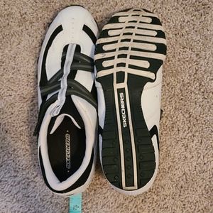 Sketchers size 10 white leather sneakers